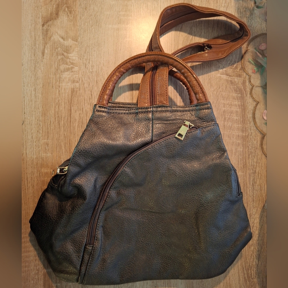 GUSCIO ITALY Faux Backpack with Zipper